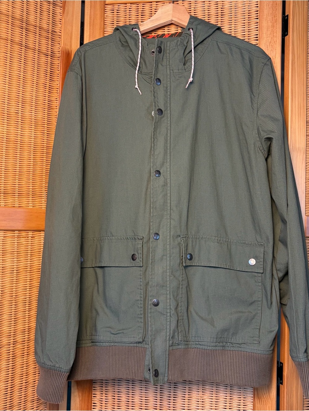 Olive Green DC Skater Jacket with Contrast Hood sz L